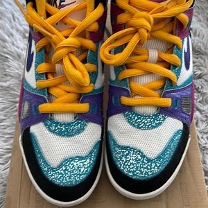 Women’s Air Digs High